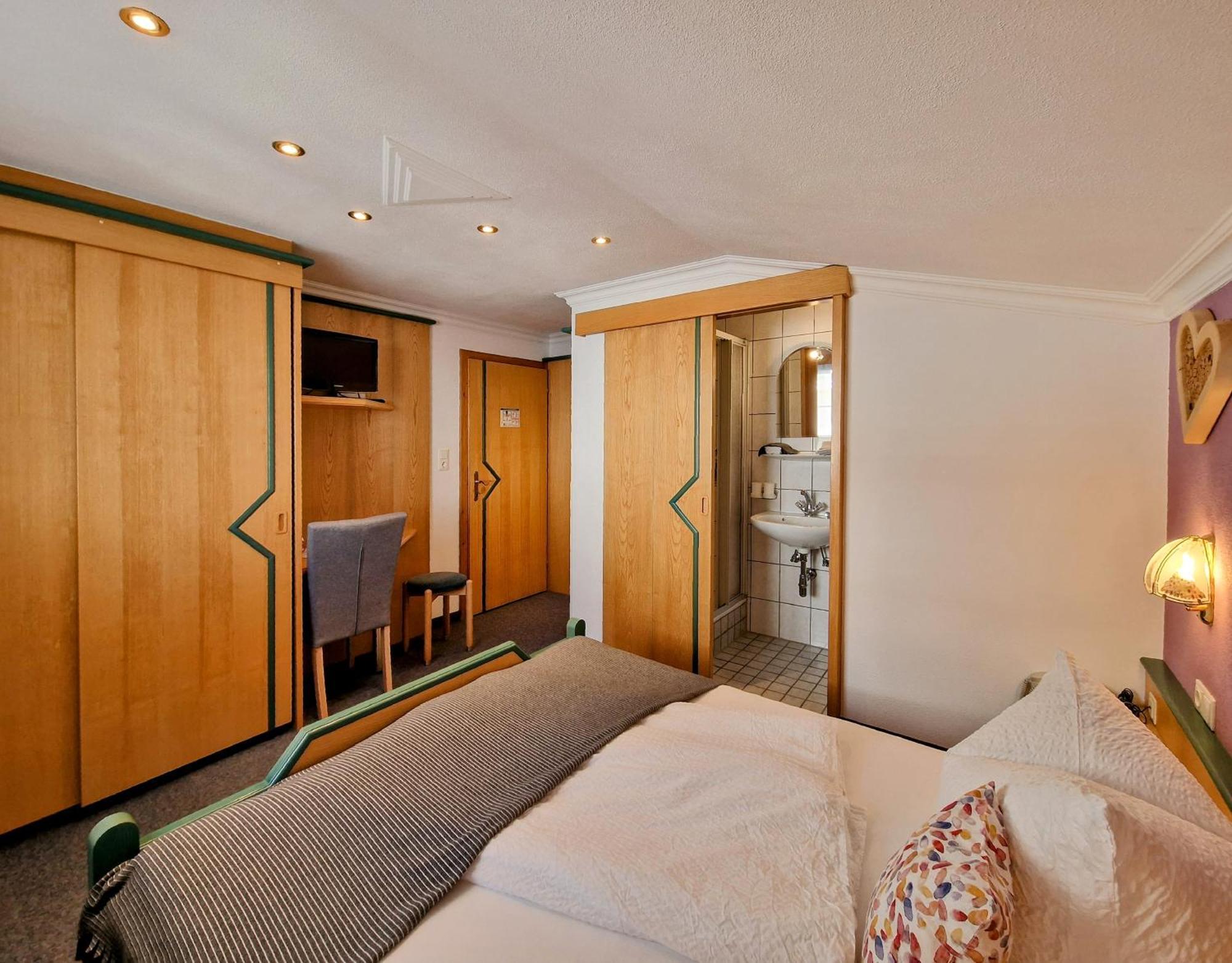 Berghotel Almrausch Берванг Стая снимка